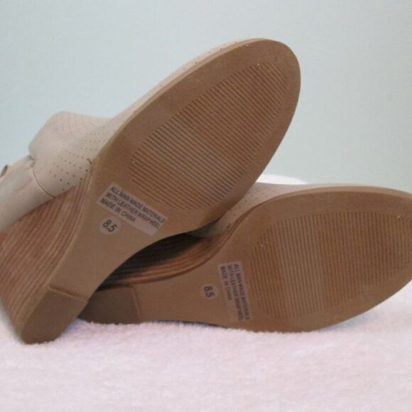 NWT/NWOB DV by Dolce Vita GERDY Ankle Bootie-Stacked Wedge Heel-Various-Beige - Picture 11 of 14